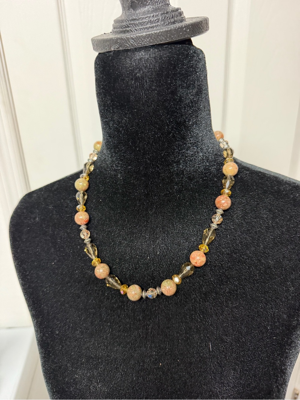 Vintage Elegant Pink and Gold Beaded Women's Necklace